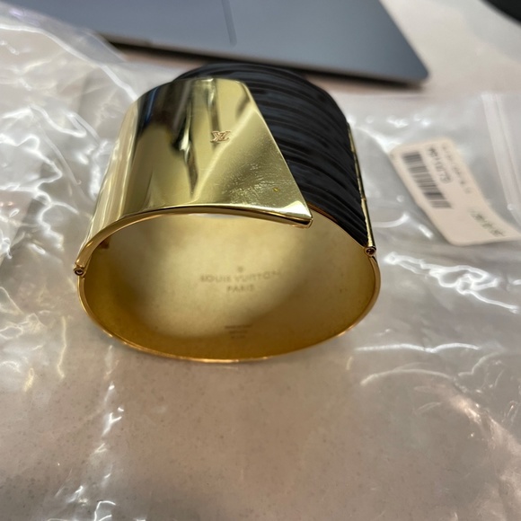 Louis Vuitton "My Epi" Cuff Bracelet - Picture 5 of 9